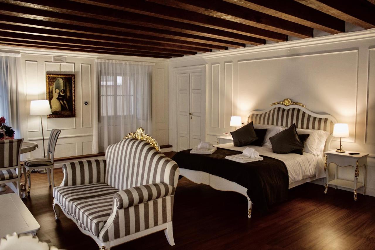 Apartment Cavour44 - Palazzo Canossa *