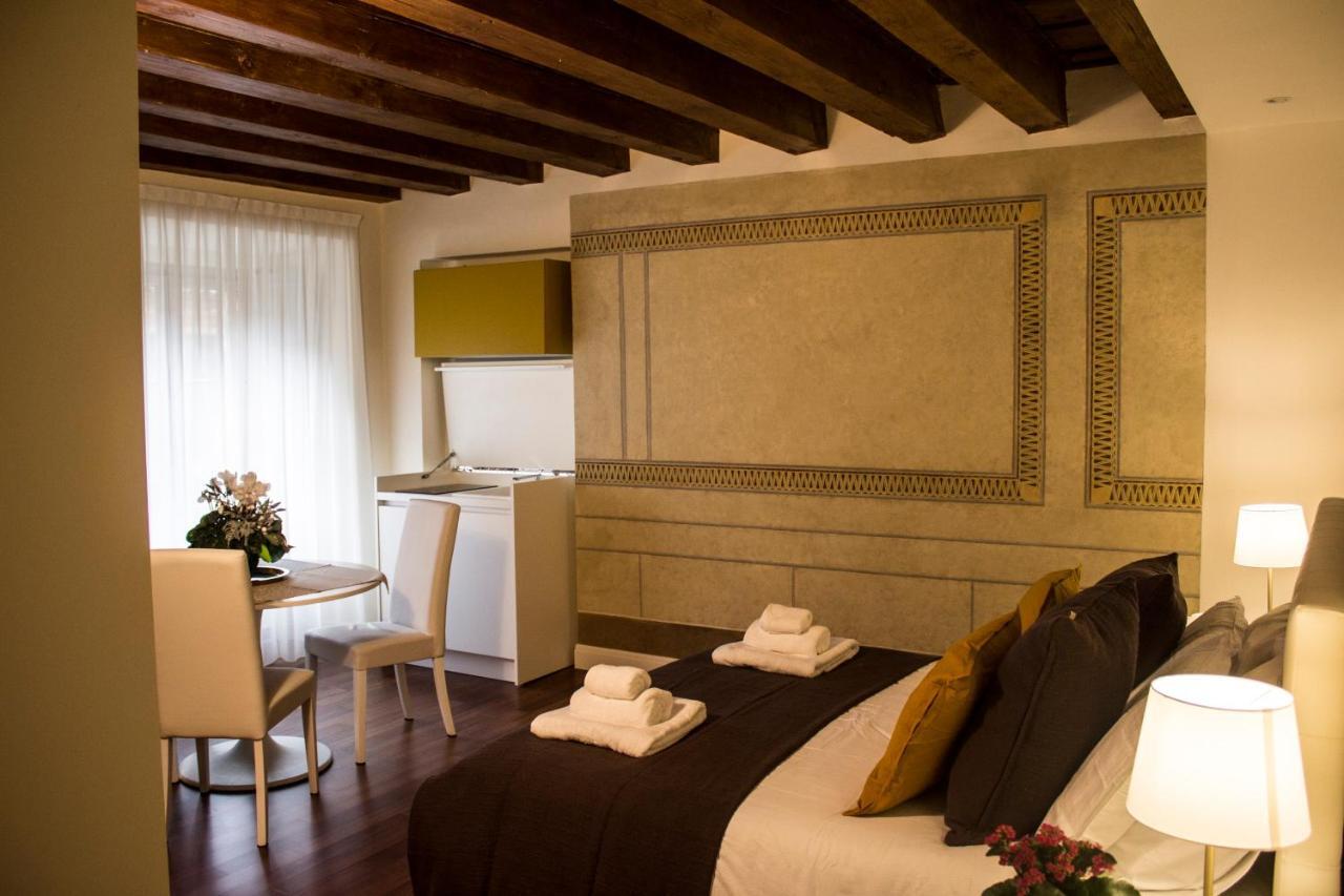 Cavour44 - Palazzo Canossa Apartment