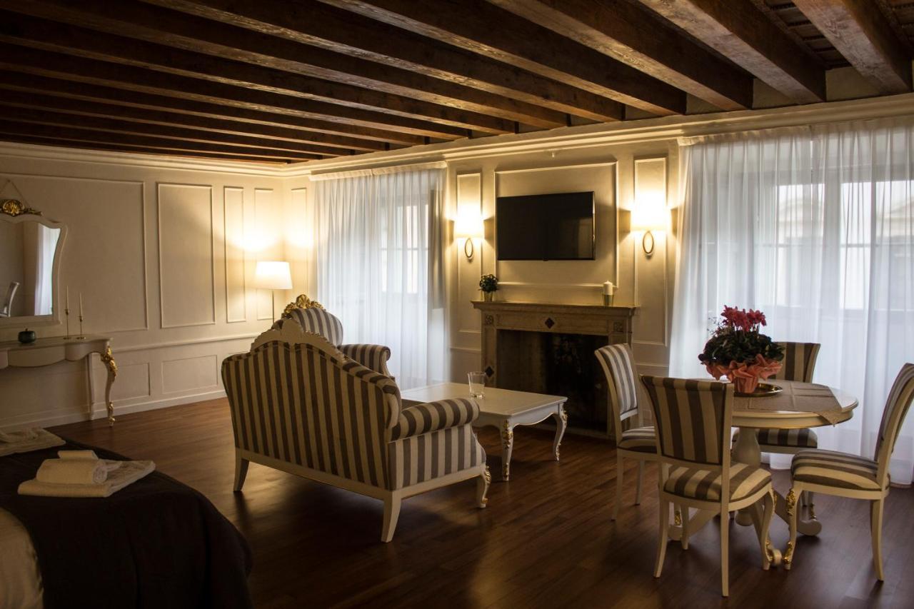 Cavour44 - Palazzo Canossa Apartment *